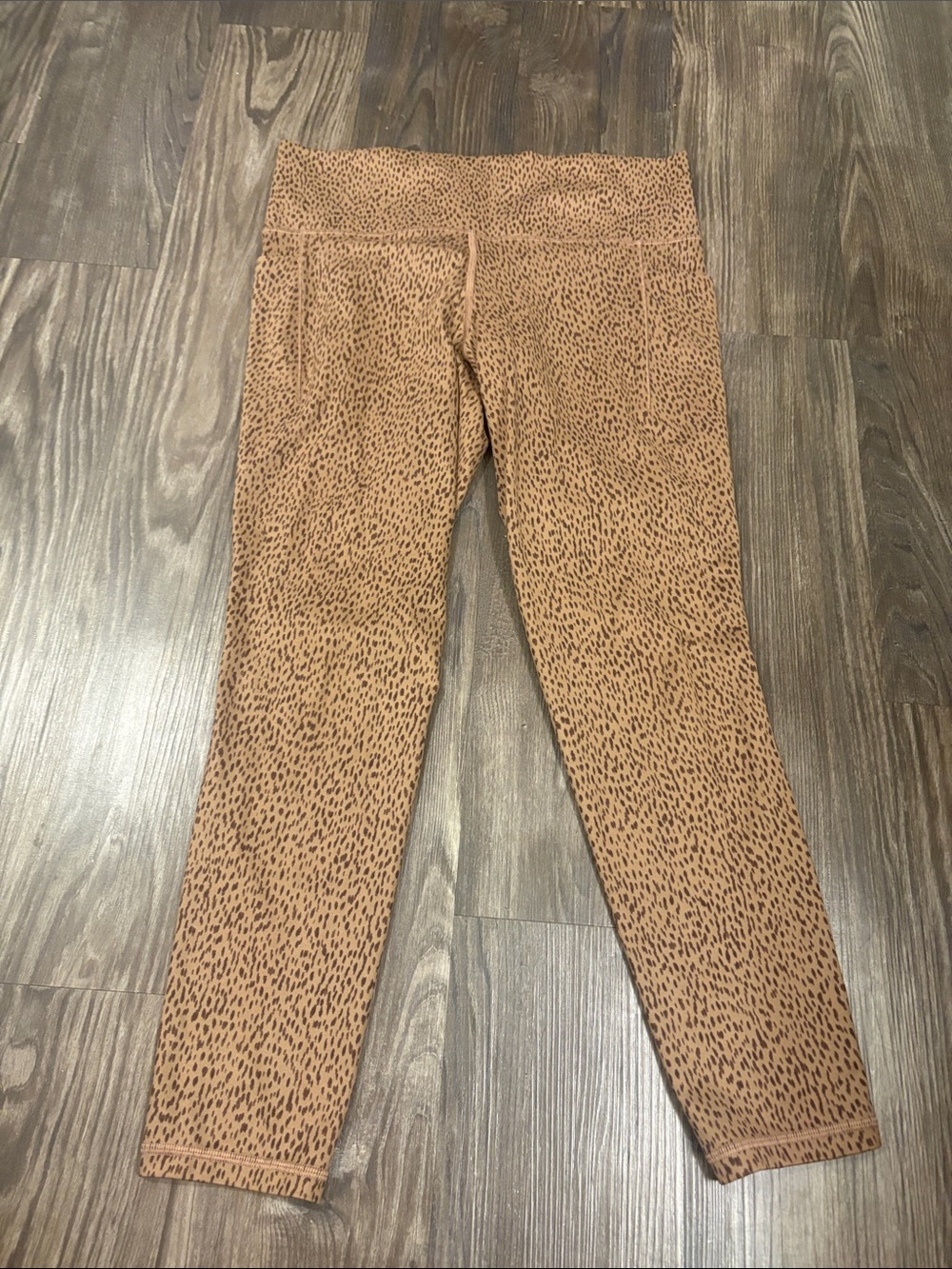 Athleta Salutation Beige and Brown Leopard-Print 7/8 Tights with Pockets